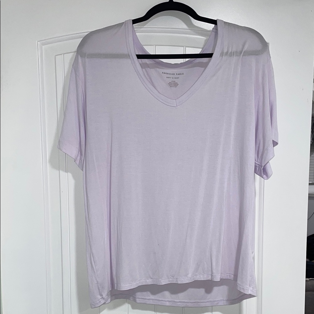 American Eagle Outfitters Women's Light Purple V-Neck Tee